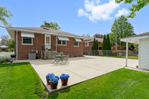 Tiny photo for 2226 Hawthorne Avenue, Westchester, IL 60154 (MLS # 12648102)