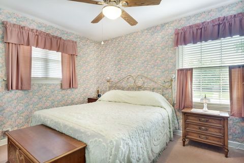 Tiny photo for 2226 Hawthorne Avenue, Westchester, IL 60154 (MLS # 12648102)
