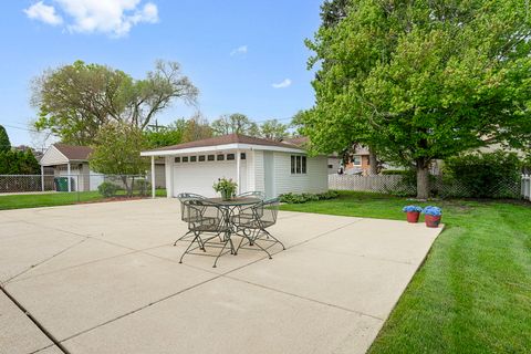 Tiny photo for 2226 Hawthorne Avenue, Westchester, IL 60154 (MLS # 12648102)