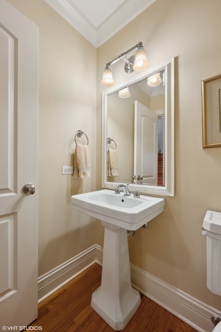 Glencoe, Illinois 60022, United States, 3 Bedrooms Bedrooms, ,4 BathroomsBathrooms,Residential,Active,218639