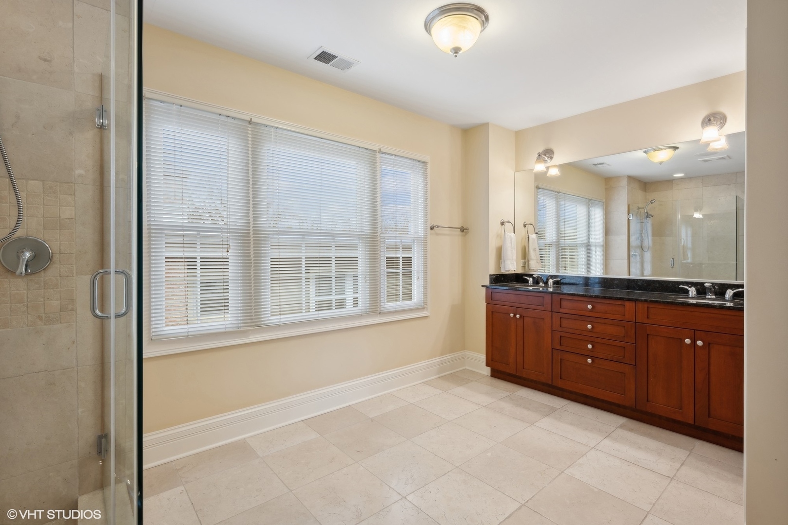 Glencoe, Illinois 60022, United States, 3 Bedrooms Bedrooms, ,4 BathroomsBathrooms,Residential,Active,218639