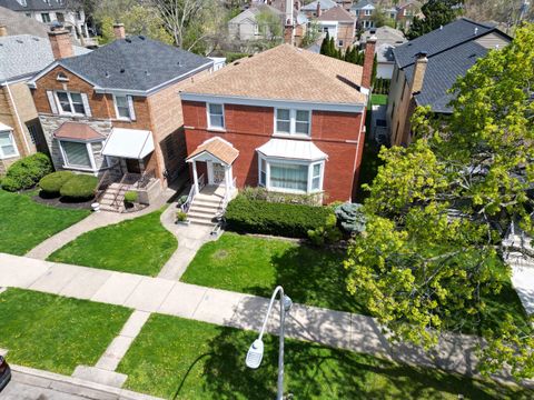 Tiny photo for 6147 N Central Park Avenue, Chicago, IL 60659 (MLS # 12624738)