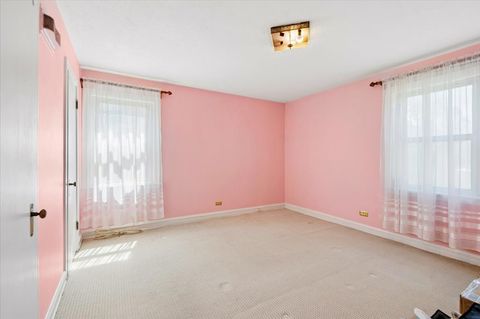 Tiny photo for 6147 N Central Park Avenue, Chicago, IL 60659 (MLS # 12624738)