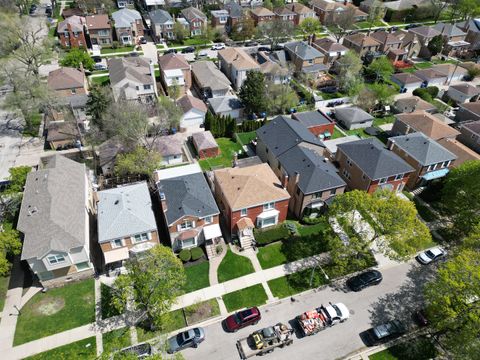 Tiny photo for 6147 N Central Park Avenue, Chicago, IL 60659 (MLS # 12624738)