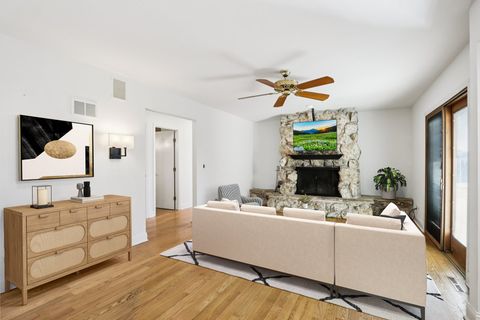 Tiny photo for 2019 E Avon Lane, Arlington Heights, IL 60004 (MLS # 12602441)