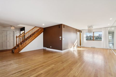 Tiny photo for 2019 E Avon Lane, Arlington Heights, IL 60004 (MLS # 12602441)