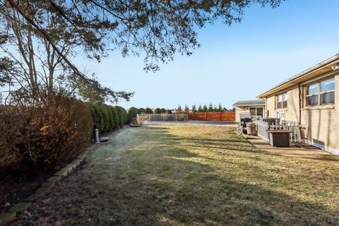 Tiny photo for 2019 E Avon Lane, Arlington Heights, IL 60004 (MLS # 12602441)