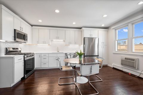 Tiny photo for 1310 Maple Avenue #5C, Evanston, IL 60201 (MLS # 12594888)