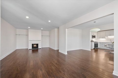 Tiny photo for 1310 Maple Avenue #5C, Evanston, IL 60201 (MLS # 12594888)