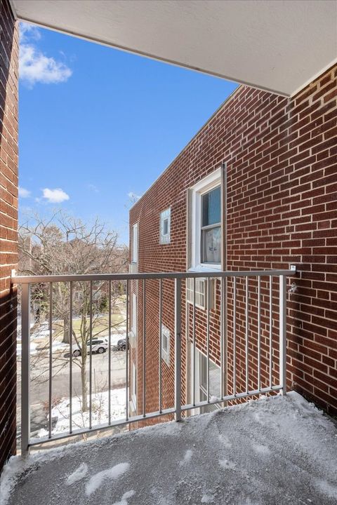 Tiny photo for 1310 Maple Avenue #5C, Evanston, IL 60201 (MLS # 12594888)