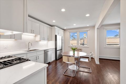 Tiny photo for 1310 Maple Avenue #5C, Evanston, IL 60201 (MLS # 12594888)