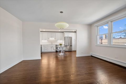 Tiny photo for 1310 Maple Avenue #5C, Evanston, IL 60201 (MLS # 12594888)