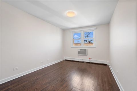Tiny photo for 1310 Maple Avenue #5C, Evanston, IL 60201 (MLS # 12594888)