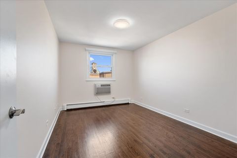 Tiny photo for 1310 Maple Avenue #5C, Evanston, IL 60201 (MLS # 12594888)