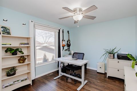 Tiny photo for 1095 Lancaster Court, Hoffman Estates, IL 60169 (MLS # 12567013)