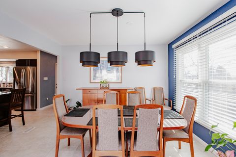 Tiny photo for 1095 Lancaster Court, Hoffman Estates, IL 60169 (MLS # 12567013)