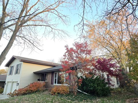 Tiny photo for 1095 Lancaster Court, Hoffman Estates, IL 60169 (MLS # 12567013)