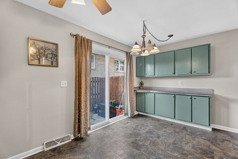Tiny photo for 613 E 3rd Street #3, Lockport, IL 60441 (MLS # 12711166)