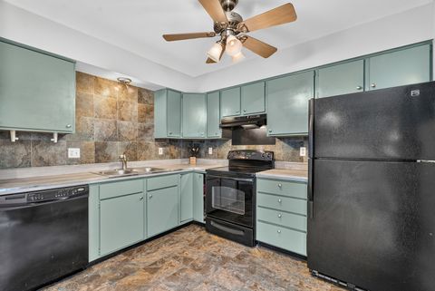 Tiny photo for 613 E 3rd Street #3, Lockport, IL 60441 (MLS # 12711166)