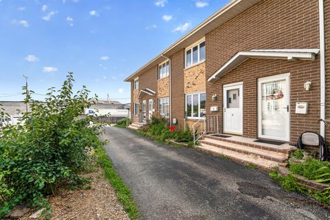 Tiny photo for 613 E 3rd Street #3, Lockport, IL 60441 (MLS # 12711166)