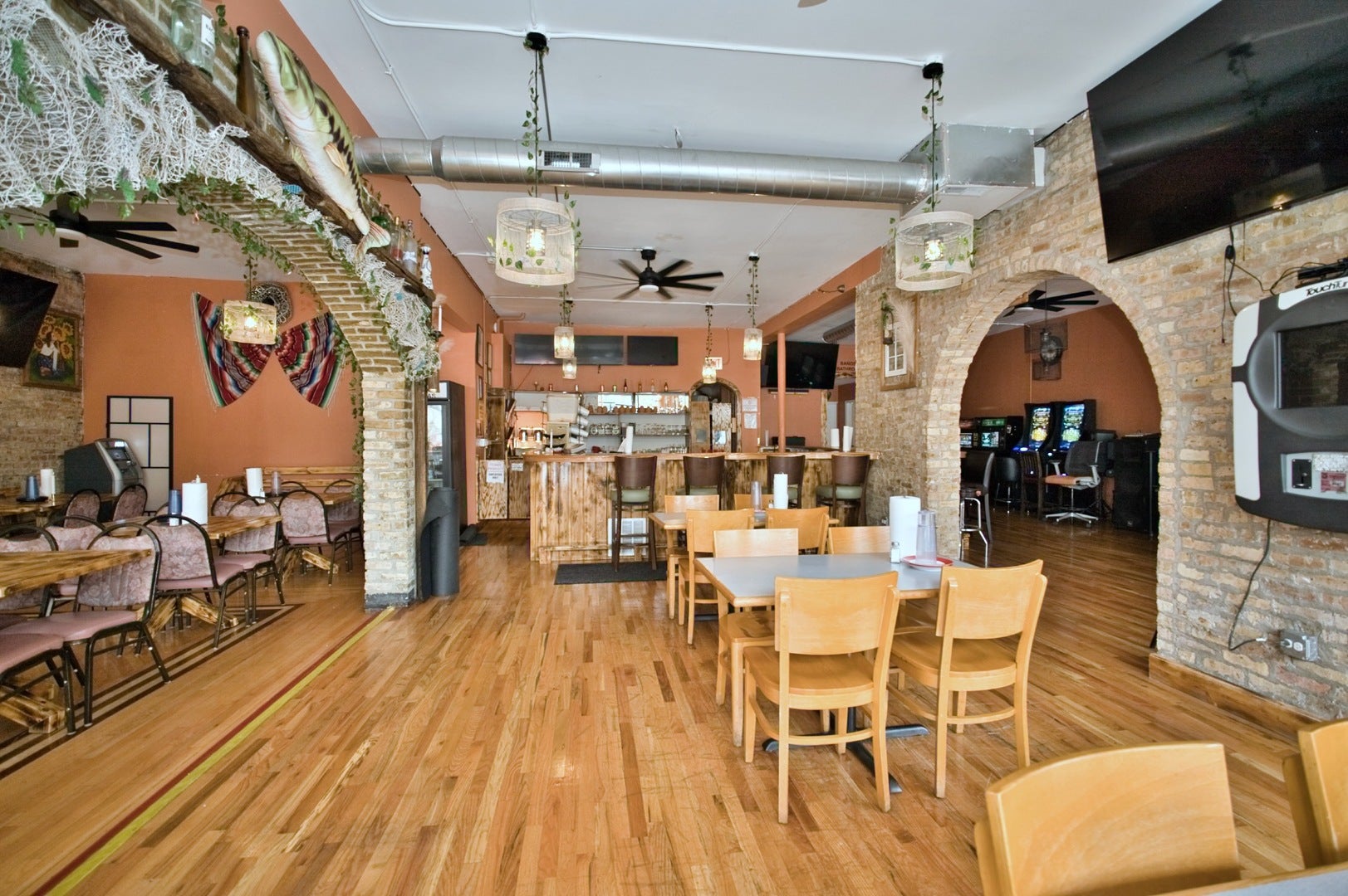 3034 W Montrose Avenue