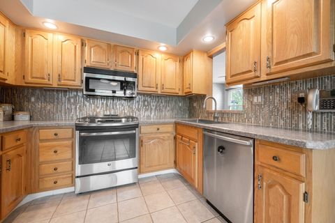 Tiny photo for 7612 W Woodlawn Drive, Frankfort, IL 60423 (MLS # 12629434)