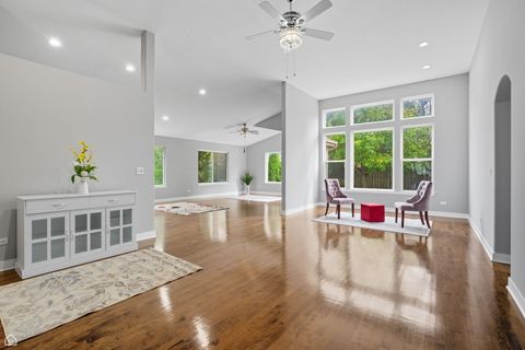 Tiny photo for 2008 Crooked Tree Court, McHenry, IL 60050 (MLS # 12499756)