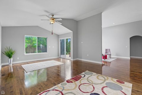 Tiny photo for 2008 Crooked Tree Court, McHenry, IL 60050 (MLS # 12499756)