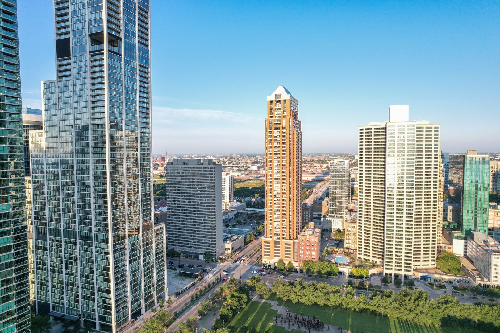 Chicago, Illinois 60605, United States, 2 Bedrooms Bedrooms, ,2 BathroomsBathrooms,Residential,Active,242729