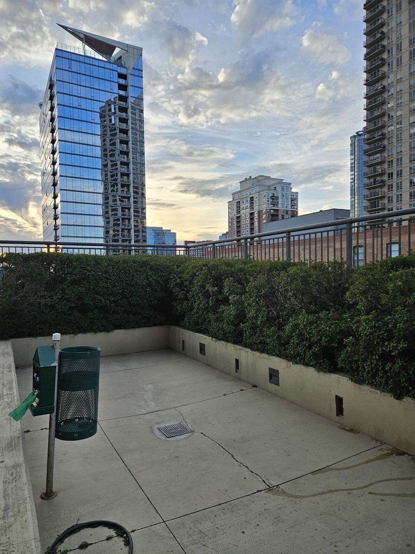 Chicago, Illinois 60605, United States, 2 Bedrooms Bedrooms, ,2 BathroomsBathrooms,Residential,Active,242729