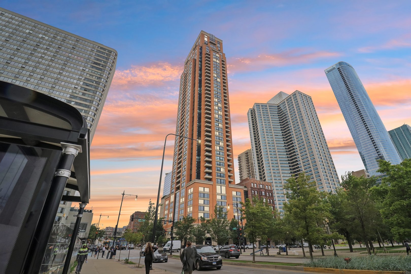 Chicago, Illinois 60605, United States, 2 Bedrooms Bedrooms, ,2 BathroomsBathrooms,Residential,Active,242729