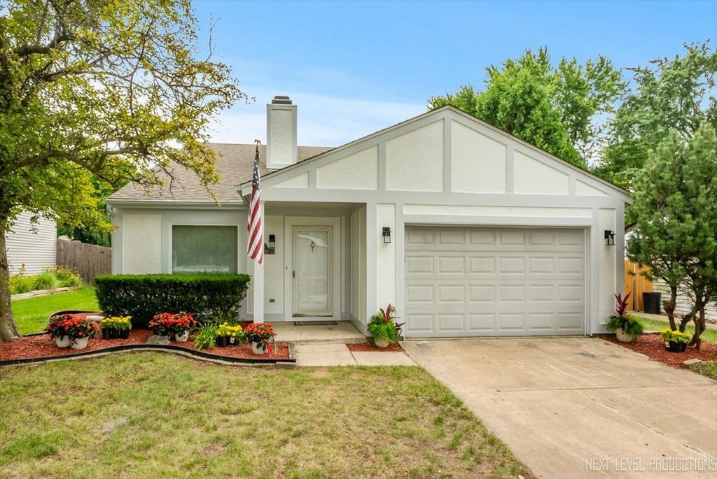 Photo for 2S467 Cherice Drive, Warrenville, IL 60555 (MLS # 12431806)