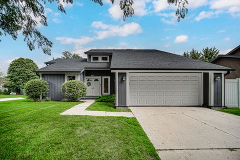 Photo of 2075 Valley Creek Drive, Elgin, IL 60123 (MLS # 12696926)