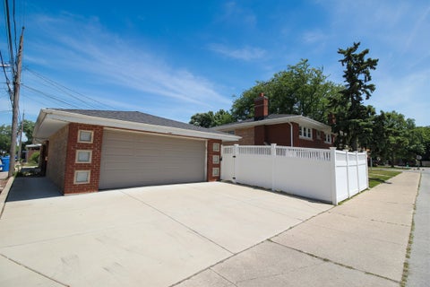 Tiny photo for 10158 S Talman Avenue, Chicago, IL 60655 (MLS # 12794708)