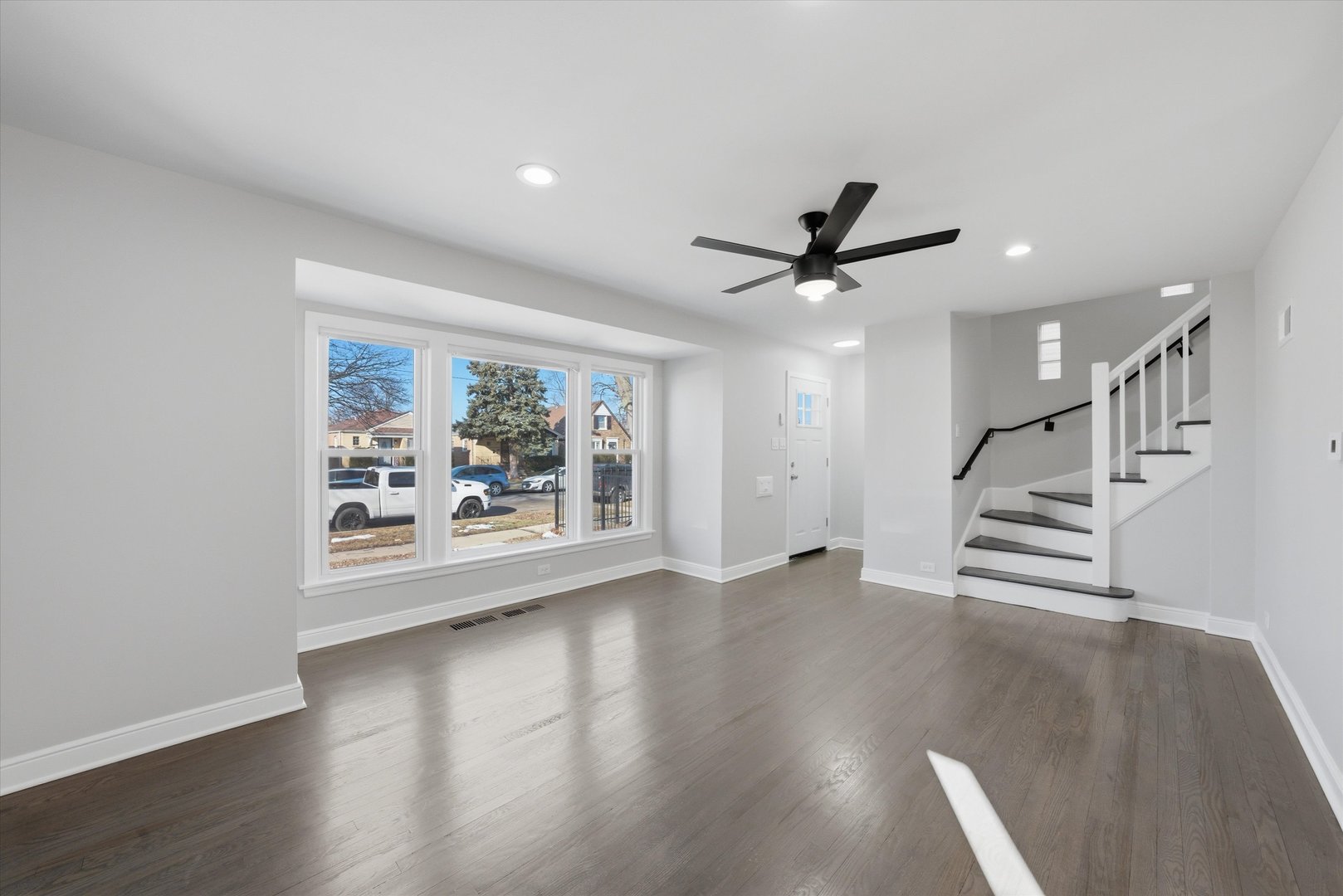 9527 S Woodlawn Avenue