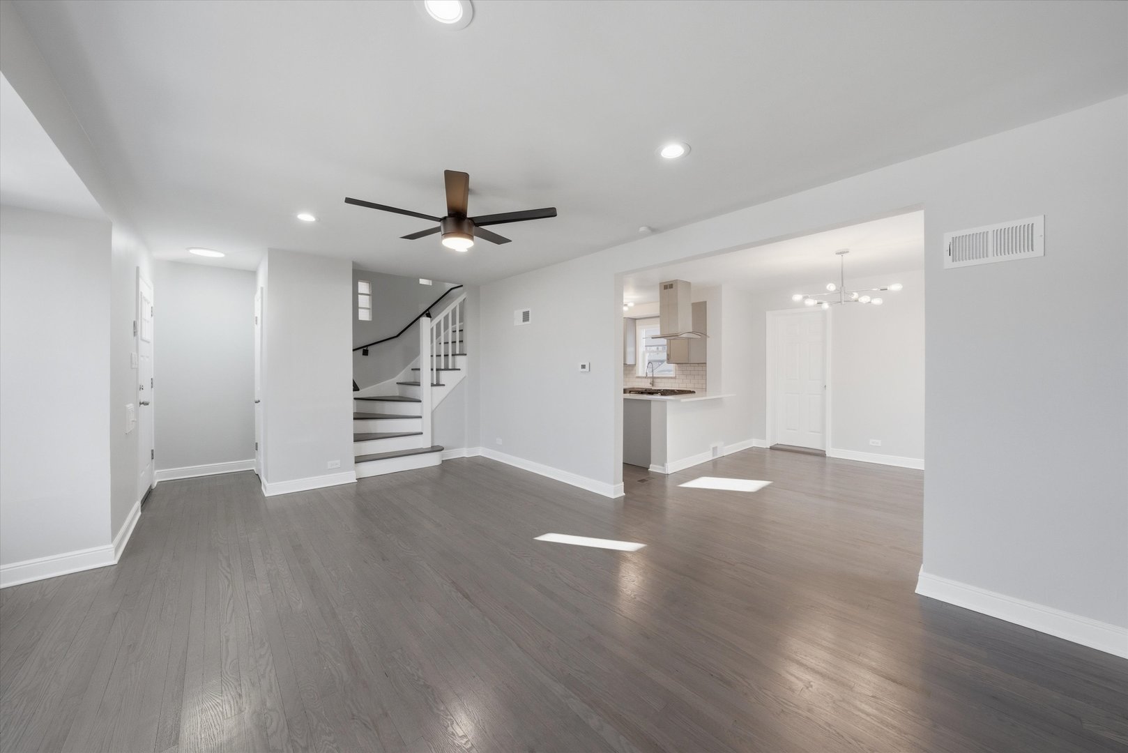 9527 S Woodlawn Avenue