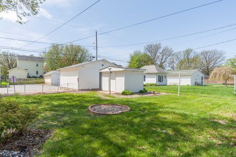 Tiny photo for 813 W Locust Street, Davenport, IA 52804 (MLS # 12624607)