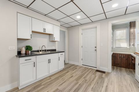 Tiny photo for 813 W Locust Street, Davenport, IA 52804 (MLS # 12624607)