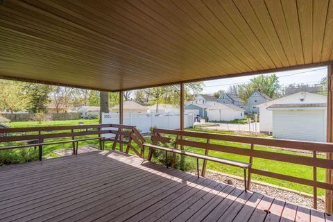 Tiny photo for 813 W Locust Street, Davenport, IA 52804 (MLS # 12624607)