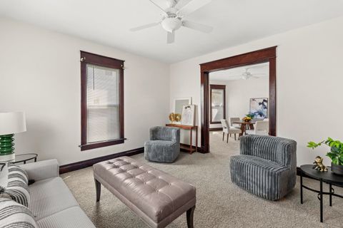 Tiny photo for 813 W Locust Street, Davenport, IA 52804 (MLS # 12624607)