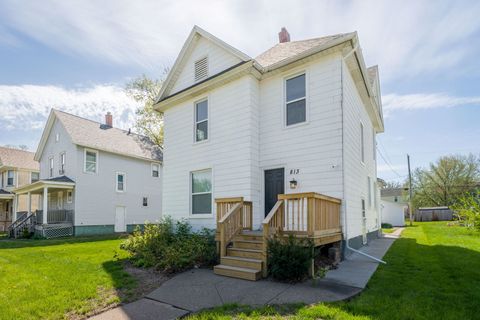 Tiny photo for 813 W Locust Street, Davenport, IA 52804 (MLS # 12624607)