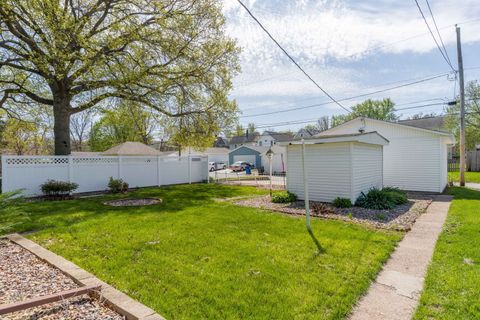 Tiny photo for 813 W Locust Street, Davenport, IA 52804 (MLS # 12624607)