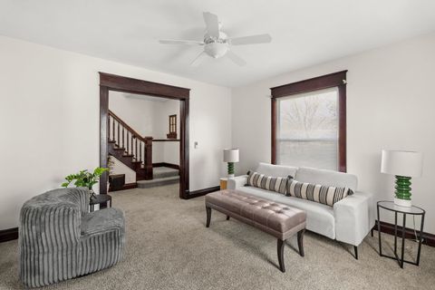 Tiny photo for 813 W Locust Street, Davenport, IA 52804 (MLS # 12624607)