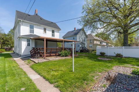 Tiny photo for 813 W Locust Street, Davenport, IA 52804 (MLS # 12624607)