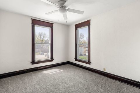 Tiny photo for 813 W Locust Street, Davenport, IA 52804 (MLS # 12624607)