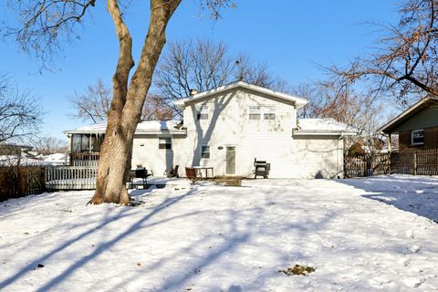 Tiny photo for 2311 Carriage Lane, Lindenhurst, IL 60046 (MLS # 12543291)