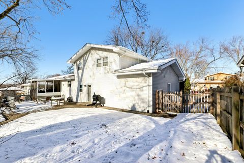 Tiny photo for 2311 Carriage Lane, Lindenhurst, IL 60046 (MLS # 12543291)