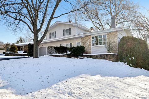 Tiny photo for 2311 Carriage Lane, Lindenhurst, IL 60046 (MLS # 12543291)