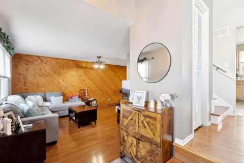 Tiny photo for 2311 Carriage Lane, Lindenhurst, IL 60046 (MLS # 12543291)