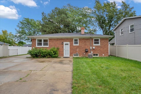 Tiny photo for 1402 S Robert Drive, Mount Prospect, IL 60056 (MLS # 12755729)
